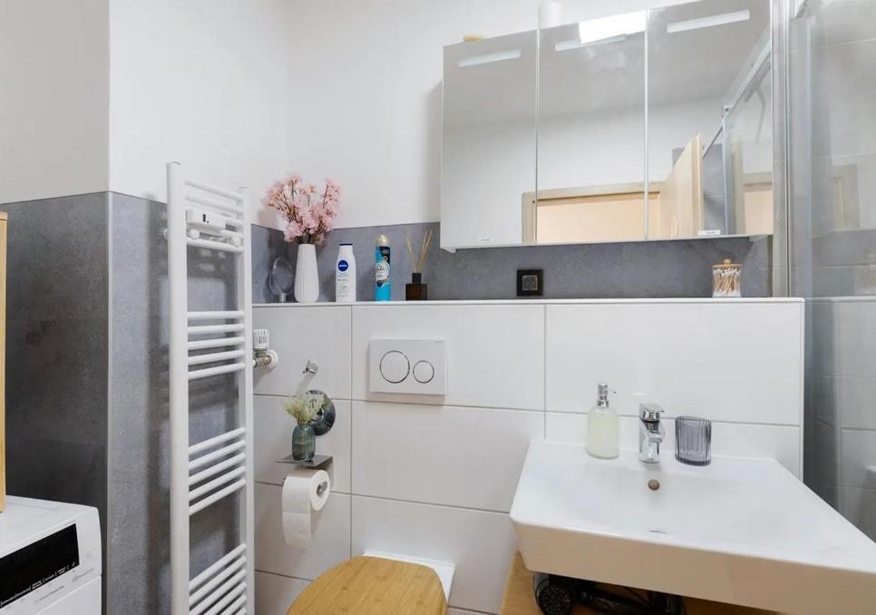 Charmentes Privatzimmer Mit Kueche, Naturgebiet Ντίσελντορφ Εξωτερικό φωτογραφία